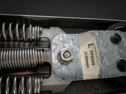 Novoferm horisontell dragfjäder med rullhållare av metall